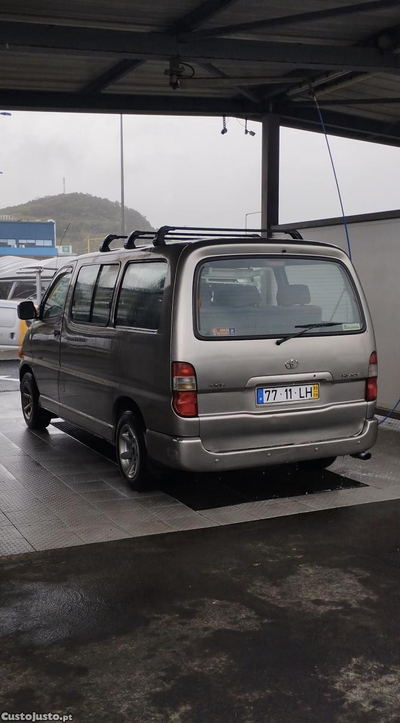 Toyota HiAce 9 lugares