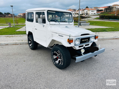 Toyota Land Cruiser BJ40 7 Lugares