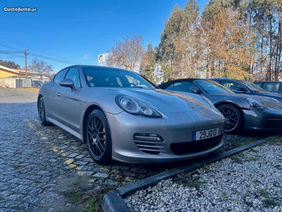 Porsche Panamera 4S