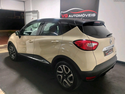 Renault Captur 1.2 TCE Caixa Automática