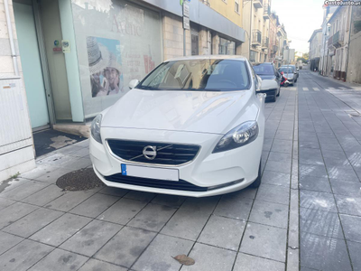 Volvo V40 D2