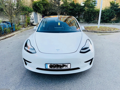 Tesla Model 3 SR+