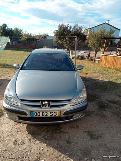 Peugeot 607 sedan