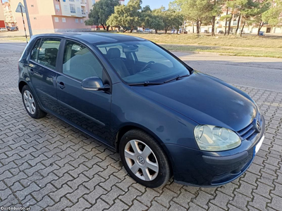 VW Golf V 1.9 TDI - Ano 2004 - 5 Lugares