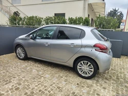 Peugeot 208 1.2 signature