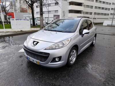 Peugeot 207 1.4 gasolina