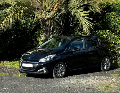 Peugeot 208 Pure Tech Signature