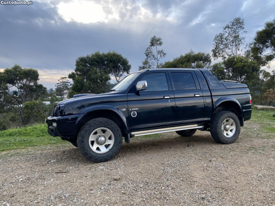 Mitsubishi L200 2.5 Diesel Strakar AC/ABS 4WD