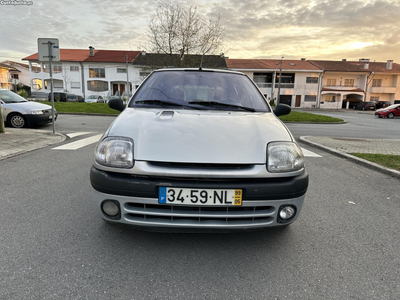 Renault Clio 1.2 8V