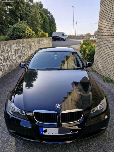 BMW 318 E90