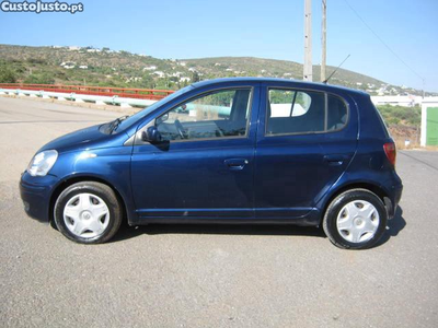 Toyota Yaris 1.0 VVTI GASOLINA ANO 2004 ACEITO TROCA RETOMAS