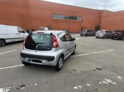 Peugeot 107 1.0 gasolina completamente novo