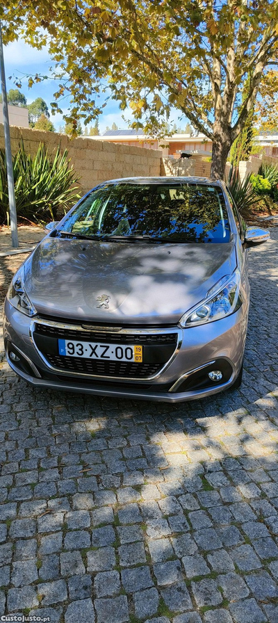 Peugeot 208 Signature 1.2