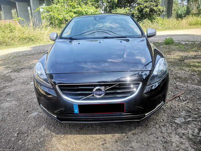 Volvo V40 2.0 D4 190CV R-DESIGN - GPS - VIDROS ESCUROS - CAIXA 6 VEL. - GARANTIA