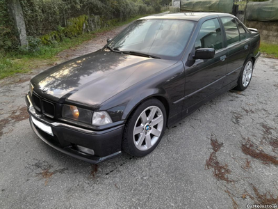 BMW 318 i 115cv e36 PACK M sedan