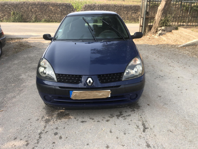 Renault Clio 1.5dci avariado