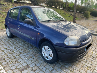 Renault Clio 1.2 com IUC e inspeção