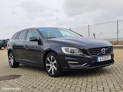 Volvo V60 D6 Plug-In-Hybrid AWD Geartronic Pure Limited