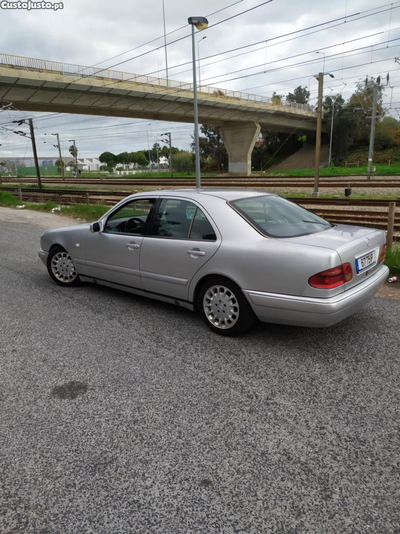 Mercedes-Benz E 220 Clássico Nacional 97 Diesel