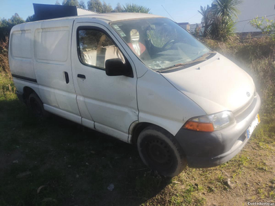 Toyota HiAce 2.5 D Ano 2001 Com cerca de 350000Km(RESERVADA)