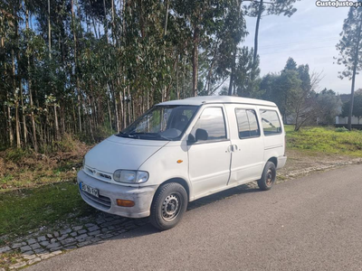 Nissan Vanette 2.3 Cargo 5 Lugares