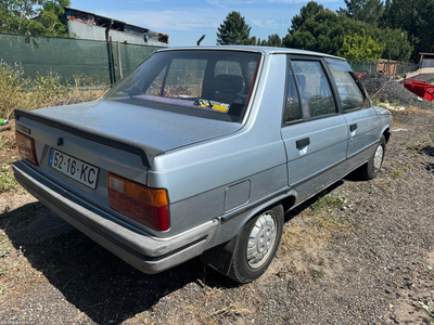 Renault 9 Passageiros