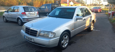 Mercedes-Benz C 220 Classic automático