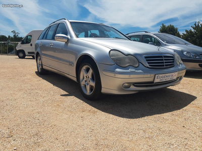 Mercedes-Benz C 220 C220 CDI 143CV