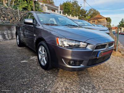 Mitsubishi Lancer 1.5 INVITE