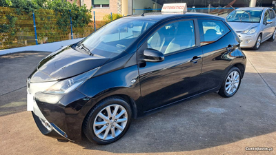 Toyota Aygo x-shift x-cite - Automático