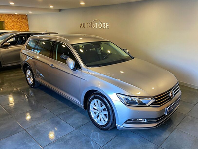 Volkswagen Passat 1.6 TDi 120cv DSG Confortline