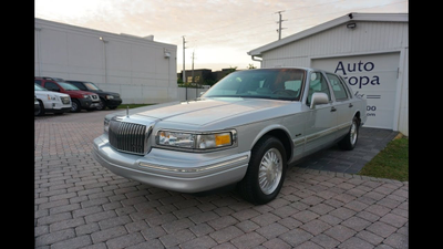 Lincoln Town Car Generation 2