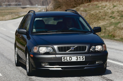 Volvo V40 Generation 1 (facelift 2000)